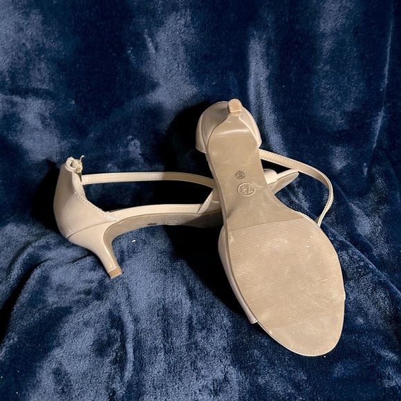 Short heel - Picture 1 of 2